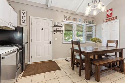 Great view of the Mountain from this second story condo