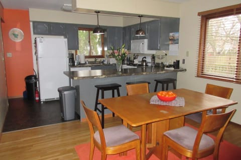 Dining area 9x12' looking into kitchen