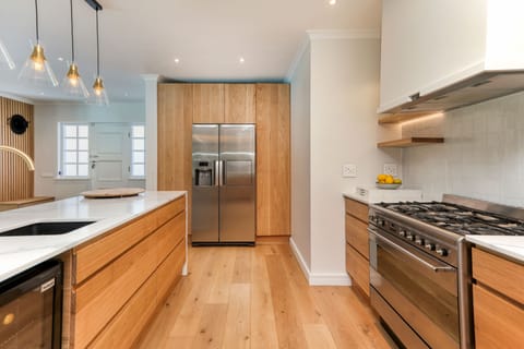 Brand new kitchen with gas hob.