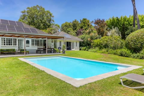 Beautiful 4 bedroom home in upper Constantia, newly renovated.