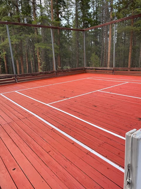 Platform tennis court - the highest (altitude) in the world!
