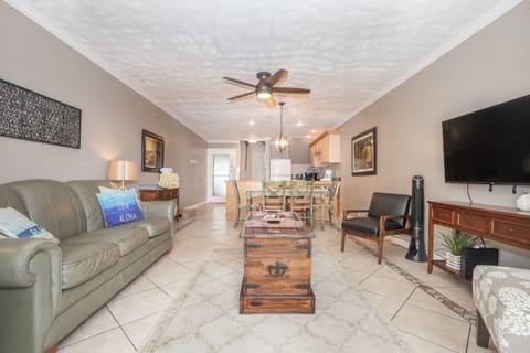 Kahana Sunset D10 - Living Room