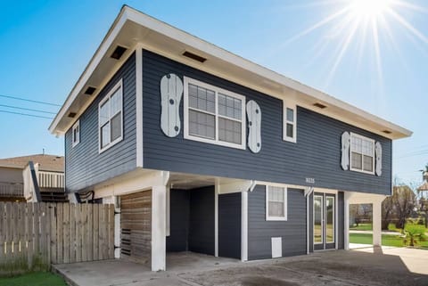 Amazing corner lot beach home! Even has flip flops on the front!