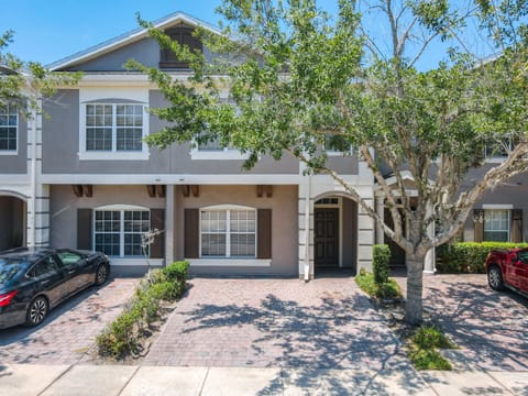 1770 sqft 5BR/3BA townhouse