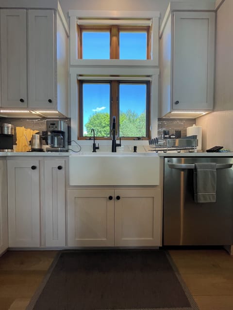 Quartz sink with high output reverse osmosis system.