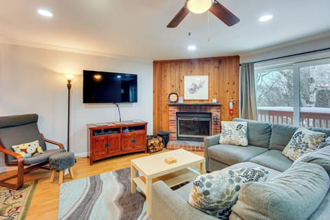 Dover Vacation Rental | 2BR | 2BA | 1,350 Sq Ft | Stairs Required