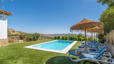 La Sombra de la Parra Antequera - La Higuera by Ruralidays