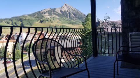 There are 4 chairs to enjoy the view! 