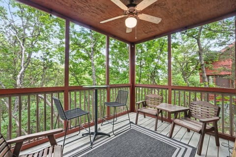 Screened-in Porch