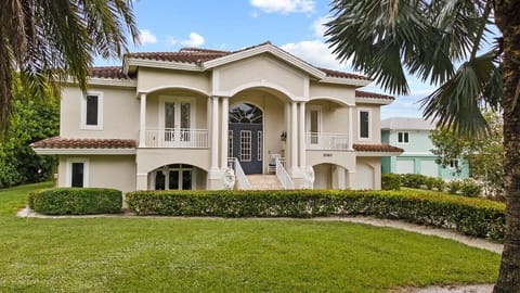 Welcome To The White Lions Estate!