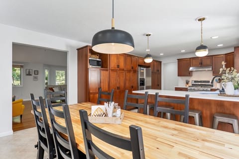 Kitchen Table has 8 chairs and the snack bar has 4 stools.