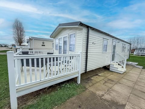 For wonderful family holidays just a stone's throw from the sea, look no further than this dog-friendly 8 berth caravan with decking located on Manor Park Holiday Park in Hunstanton.