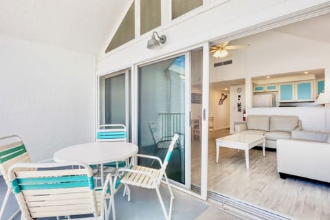 Balcony, Outdoor Dining