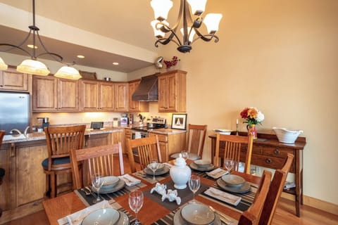 Serve a delicious meal | Main Level