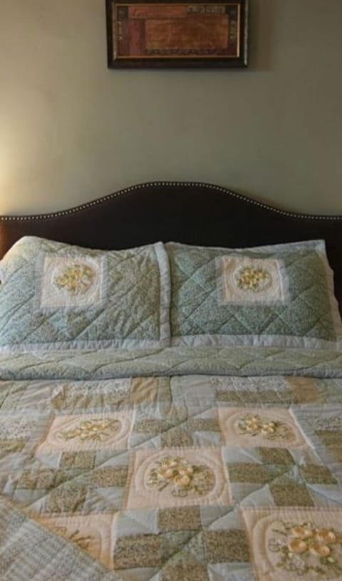 Quenn bed