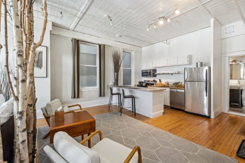 Suite 01-Living Room