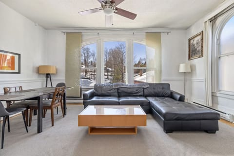 Suite 05-Living Room