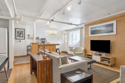 Suite 09-Living Room