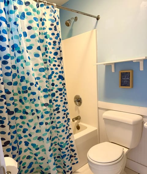 Bath tub/shower