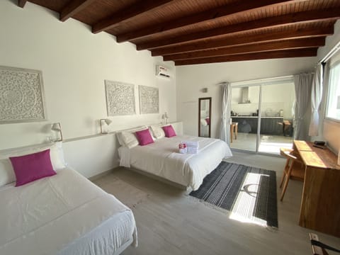 White room TOP QUALITY KING SIZE BED
