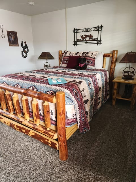Bohemian Cowgirl Queen Room (Bed)