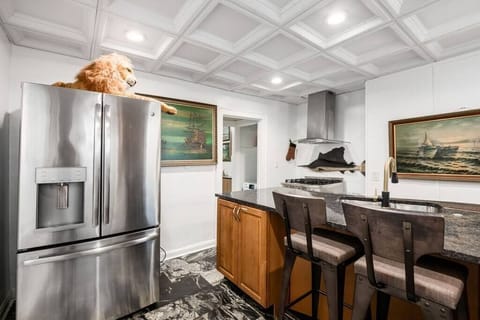 Now that the dragons are gone, the lions can relax and do their stretchies.