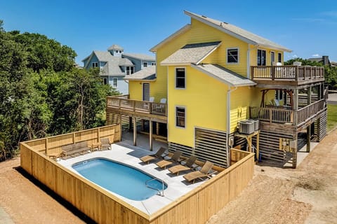 Back Aerial of The Spice Rack