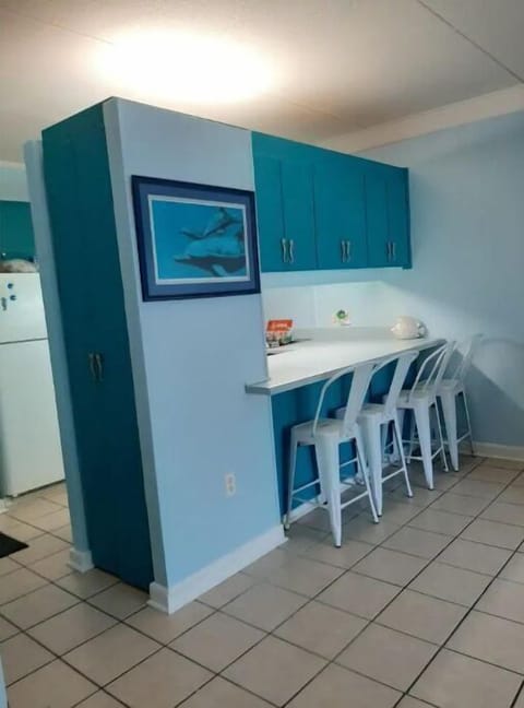 Countertop seating 