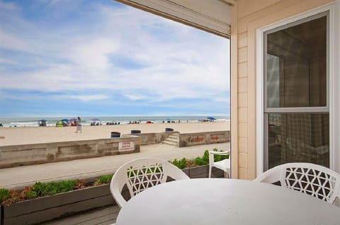 Beach front covered patio right on the Mission Beach Boardwalk  