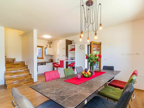 Room, Property, Dining Room, Interior Design, Furniture, Building, House, Table, Ceiling, Real Estate