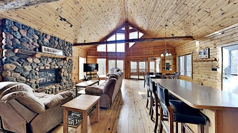 Whether you are visiting the Northwoods for swimming, waterskiing, or looking to land some muskies, Bayshore Retreat has you covered