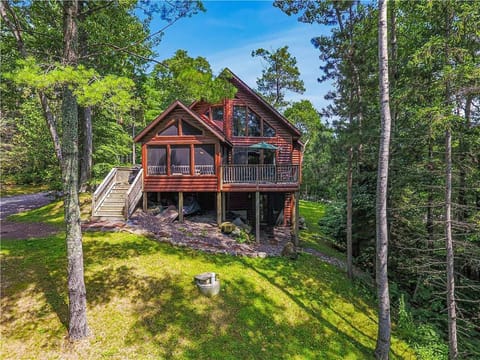 Bayshore Retreat is perfect for the guest who enjoys a vacation close to nature but still wants modern luxuries like a plush, firm mattress to rest at night. 