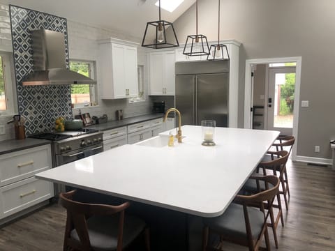 Kitchen island - seating for 6