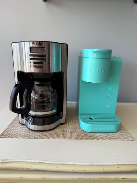 Coffee pot and single serve