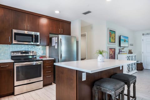 Breakfast bar in the kitchen with additional seating