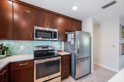 Glass tile backsplash and stainless appliances