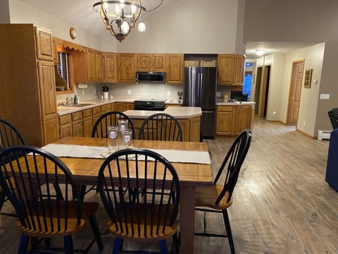 Dining room & kitchen 