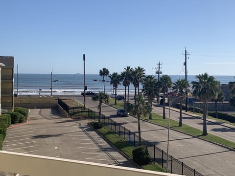 Expansive 3rd story views!