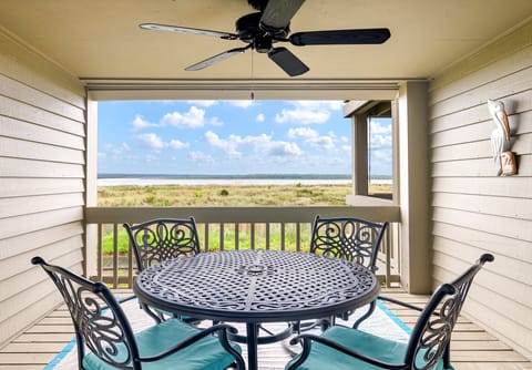 Covered deck with boardwalk access and stunning ocean views!
