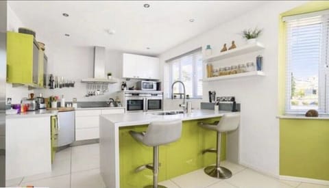 kitchen breakfast table