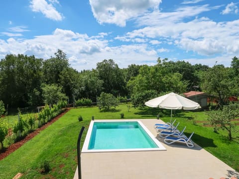 Swimming Pool, Property, Real Estate, Natural Landscape, Estate, Grass, House, Leisure, Tree, Home