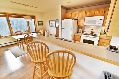 Kitchen Bar with 2 Seats - Kitchen Bar with 2 Seats