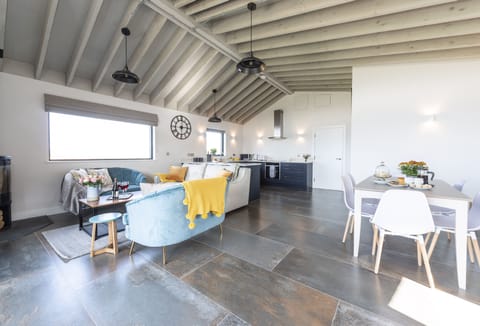 Bracken, Ansty: Plenty of space for the whole family to enjoy their time together