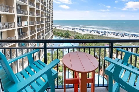 Balcony with Amazing Views of the Ocean☀️