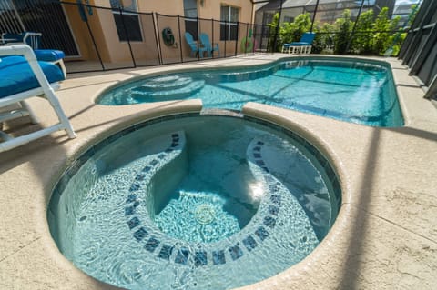 Your private pool and jacuzzi 