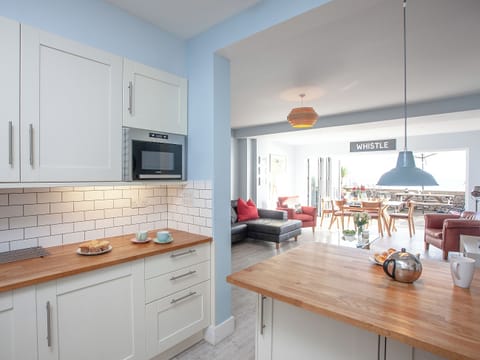 Kitchen | Seaspray, Dawlish