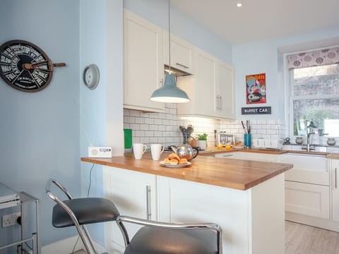 Kitchen | Seaspray, Dawlish