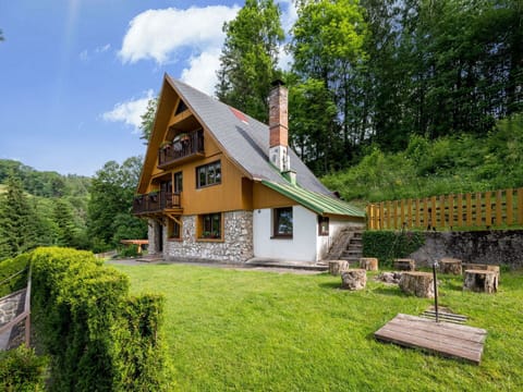 Plant, Property, Building, Cloud, Sky, Window, Natural Landscape, Tree, Land Lot, House