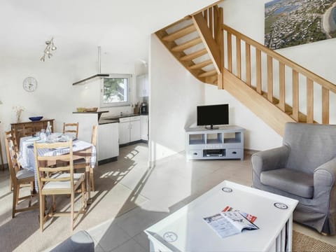 Living Room, Room, Interior Design, Furniture, Property, House, Building, Stairs, Home, Floor