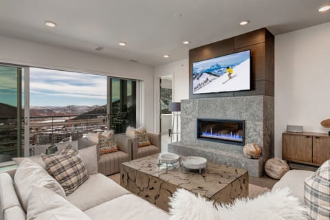 SKI-IN/SKI-OUT - Canyons Resort Luxury Retreat
